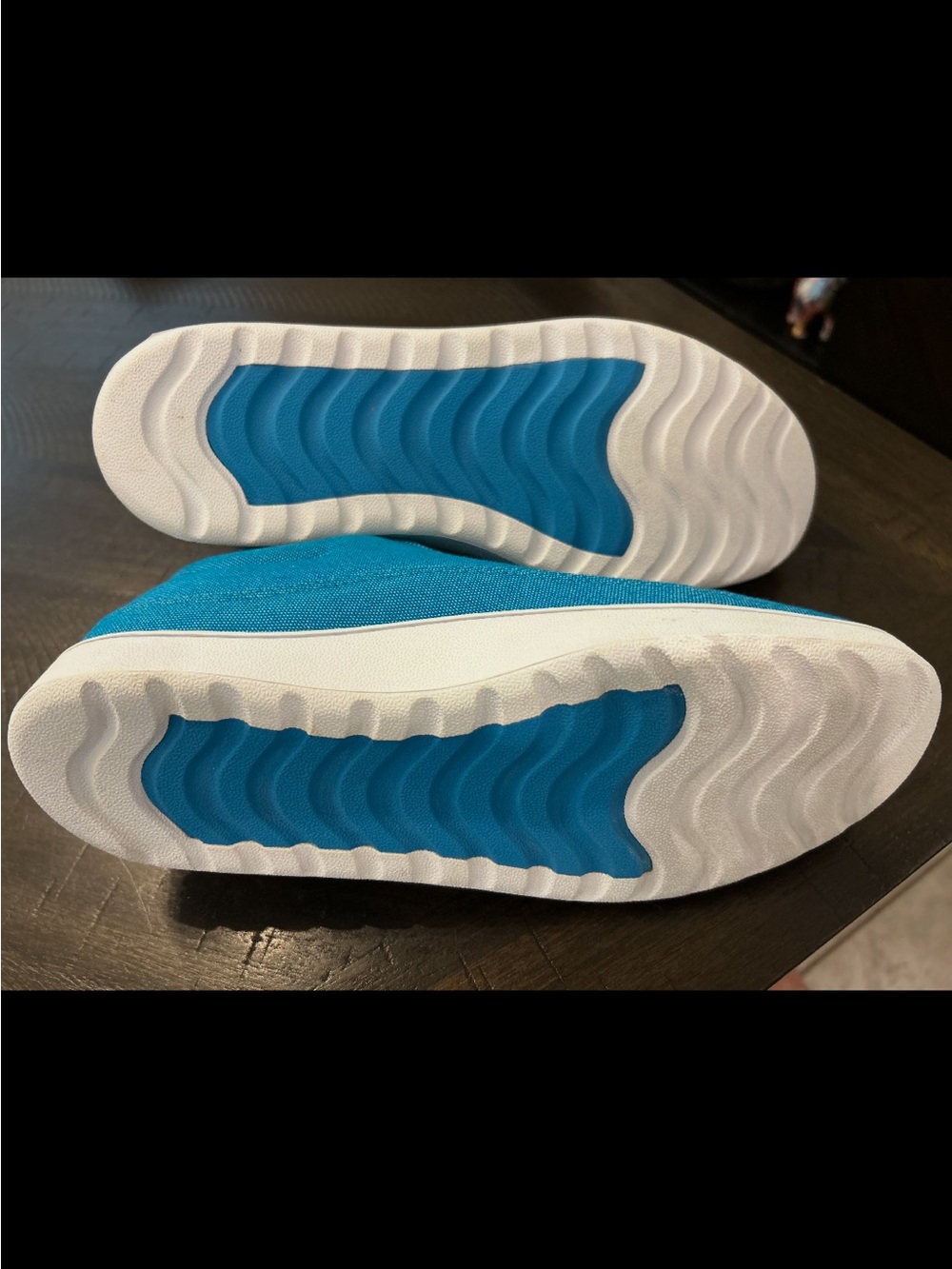 Allbirds women’s Vibrant Blue Sneakers - Picture 8 of 13